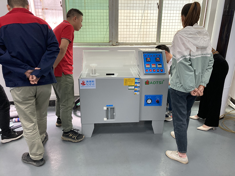 鹽霧試驗(yàn)設(shè)備 鹽霧試驗(yàn)設(shè)備